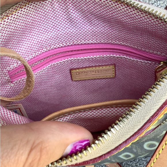 Dooney and Bourke crossbody 🧡🤍🧡 - Picture 9 of 12